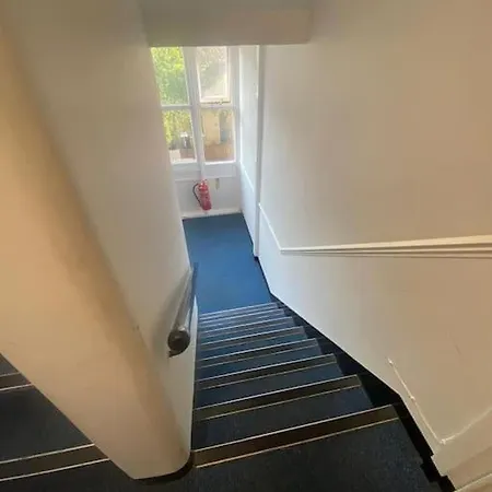 Very Central,1Gb Fibre Wifi, 2Min To Tube & Heathrow, Free Coffee, Milk & Snacks, 2 New Tvs & Sofabed Londen Buitenkant foto