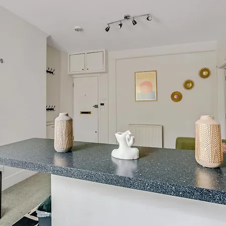 Very Central,1Gb Fibre Wifi, 2Min To Tube & Heathrow, Free Coffee, Milk & Snacks, 2 New Tvs & Sofabed Londen Buitenkant foto