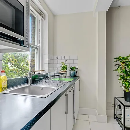 Very Central,1Gb Fibre Wifi, 2Min To Tube & Heathrow, Free Coffee, Milk & Snacks, 2 New Tvs & Sofabed Londen Buitenkant foto