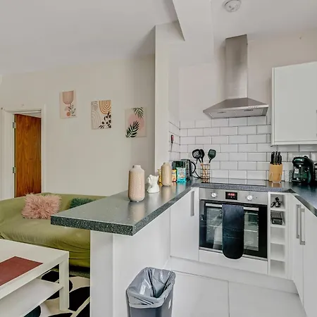 Very Central,1Gb Fibre Wifi, 2Min To Tube & Heathrow, Free Coffee, Milk & Snacks, 2 New Tvs & Sofabed Londen Buitenkant foto