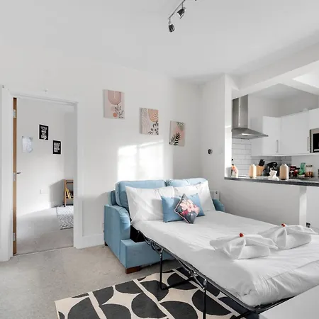 Very Central,1Gb Fibre Wifi, 2Min To Tube & Heathrow, Free Coffee, Milk & Snacks, 2 New Tvs & Sofabed Londen Buitenkant foto