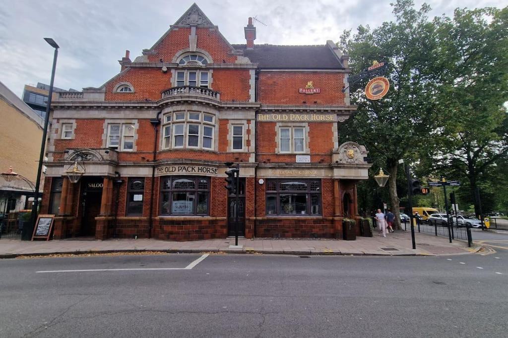 Apartment Very Central,1gb Fibre Wifi, 2min To Tube & Heathrow, Free Coffee, Milk & Snacks, 2 New Tvs & Sofabed