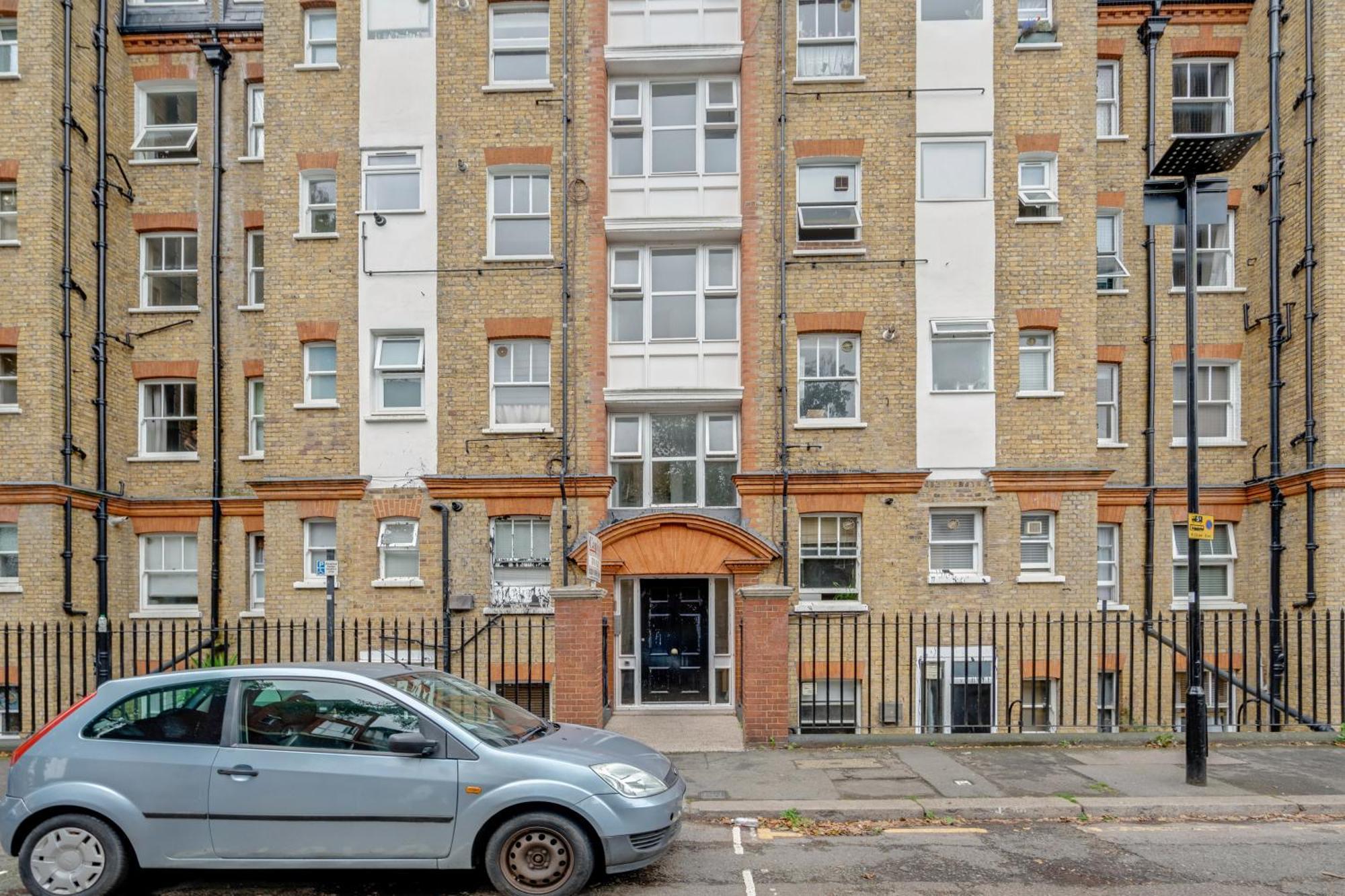 Very Central,1gb Fibre Wifi, 2min To Tube & Heathrow, Free Coffee, Milk & Snacks, 2 New Tvs & Sofabed Londen