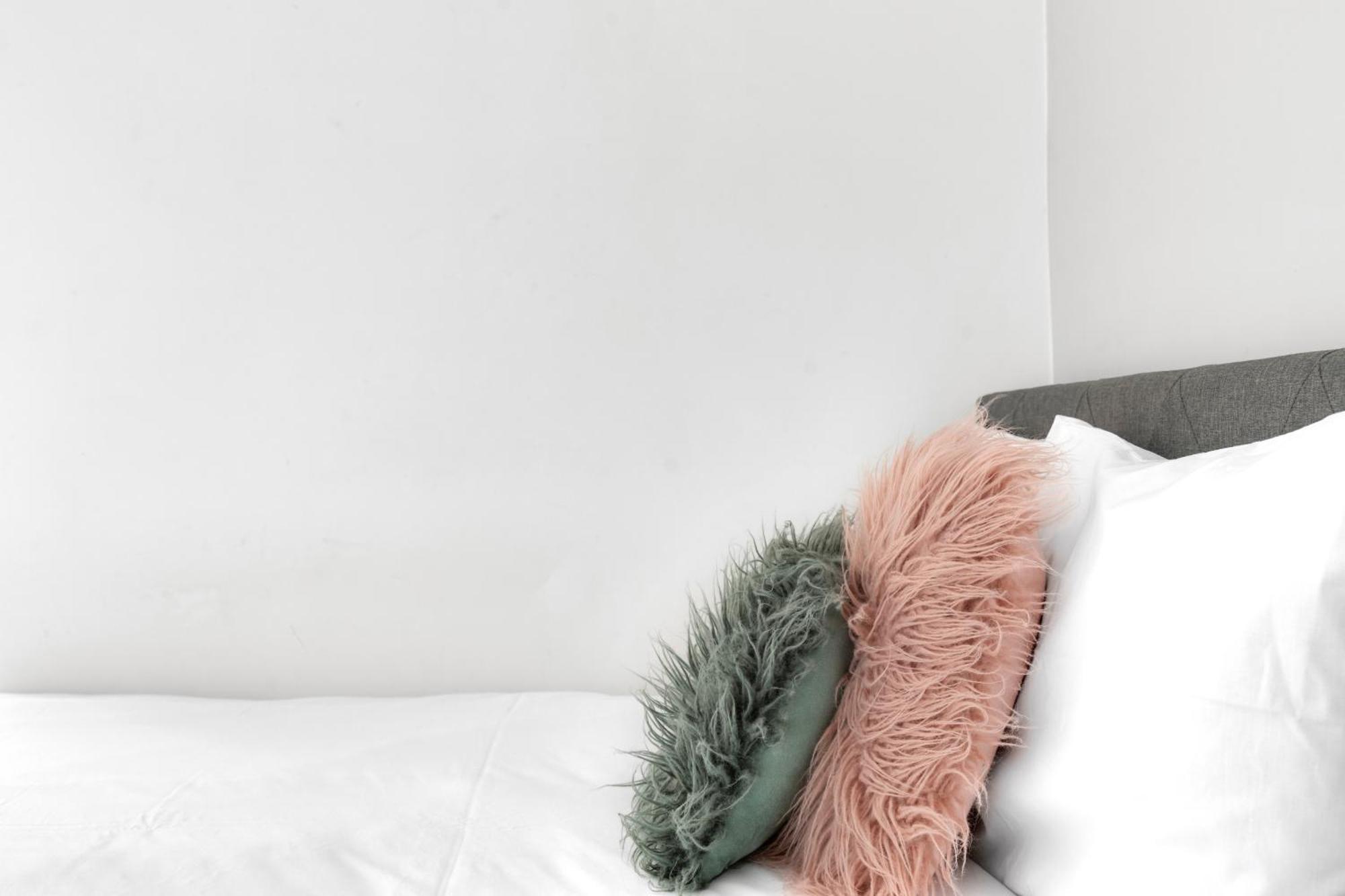 Very Central,1gb Fibre Wifi, 2min To Tube & Heathrow, Free Coffee, Milk & Snacks, 2 New Tvs & Sofabed